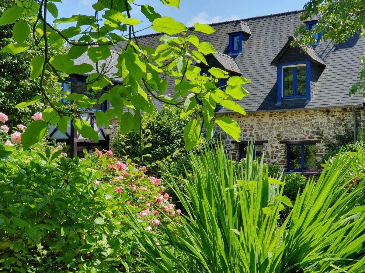 Grande maison en pierre, calme, jardin arboré. Roz-Landrieux Esterno foto