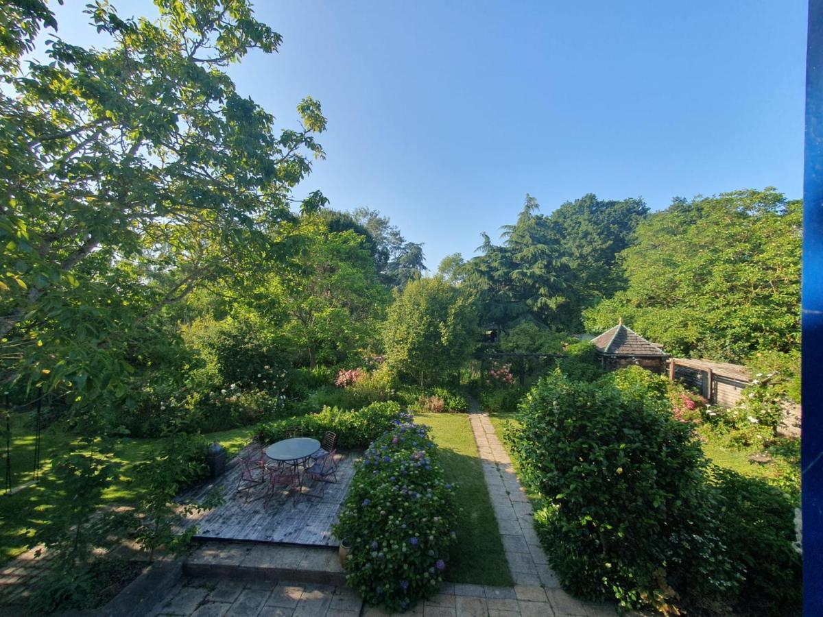 Grande maison en pierre, calme, jardin arboré. Roz-Landrieux Esterno foto