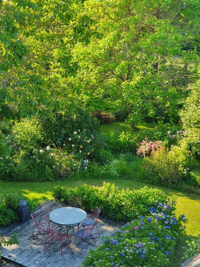 Grande maison en pierre, calme, jardin arboré. Roz-Landrieux Esterno foto